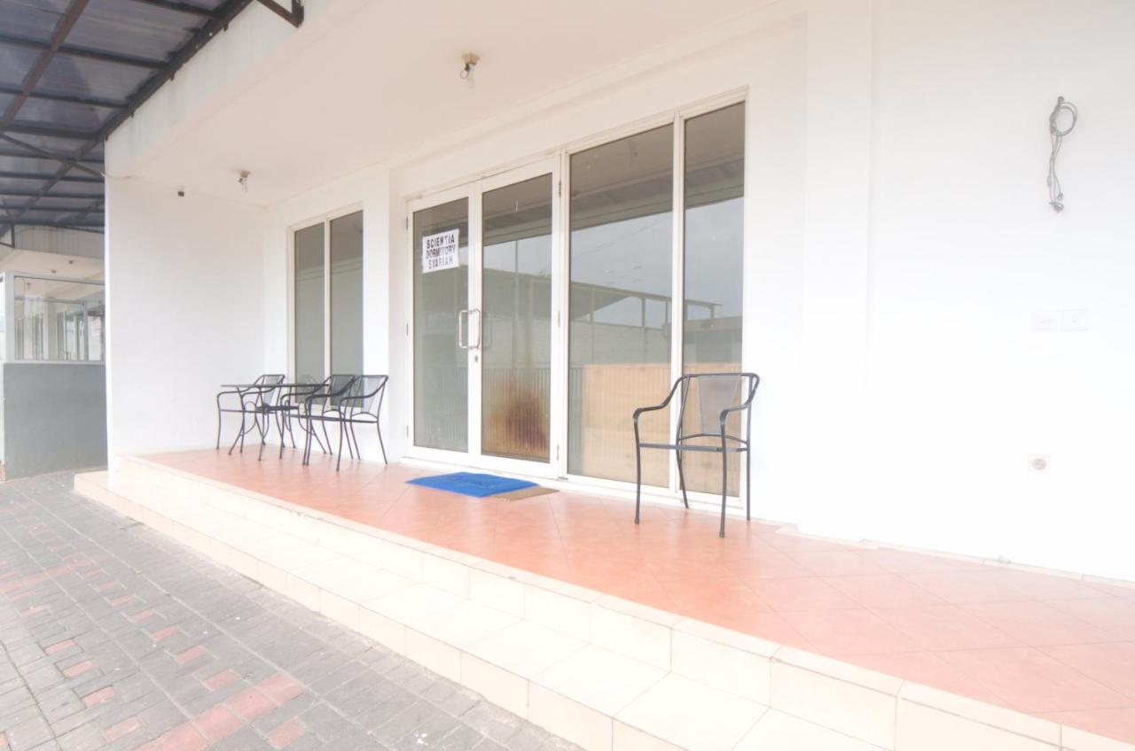 טנגרנג Oyo 3049 Scientia Dormitory Syariah מראה חיצוני תמונה